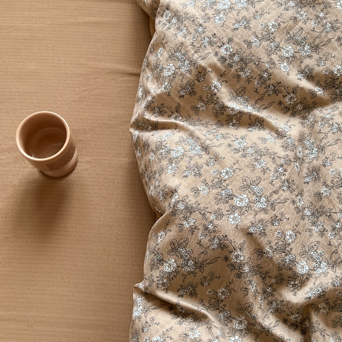 91家纺网 家纺一手货源 找家纺 妖妖家纺2025云感双层纱学生三件套 花间语