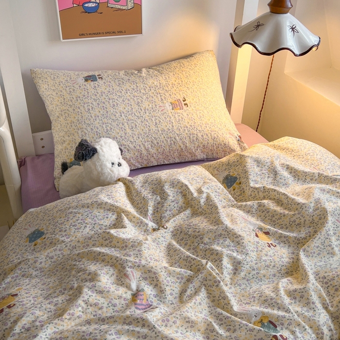 91家纺网 家纺一手货源 找家纺 妖妖家纺2025云感双层纱学生三件套 花语兔