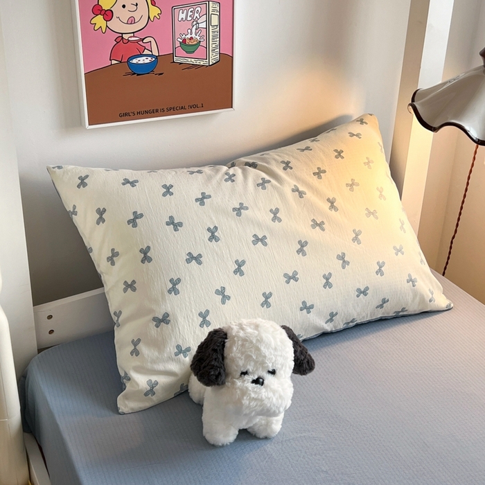 91家纺网 家纺一手货源 找家纺 妖妖家纺2025云感双层纱学生三件套 蓝结飘飘