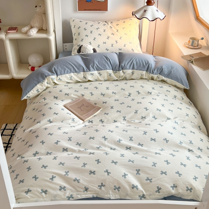 91家纺网 家纺一手货源 找家纺 妖妖家纺2025云感双层纱学生三件套 蓝结飘飘