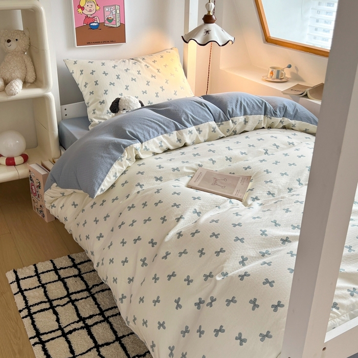 91家纺网 家纺一手货源 找家纺 妖妖家纺2025云感双层纱学生三件套 蓝结飘飘