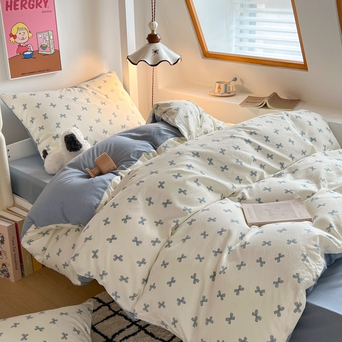 91家纺网 家纺一手货源 找家纺 妖妖家纺2025云感双层纱学生三件套 蓝结飘飘