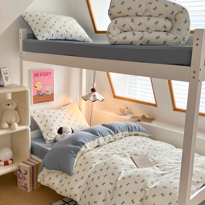 91家纺网 家纺一手货源 找家纺 妖妖家纺2025云感双层纱学生三件套 蓝结飘飘