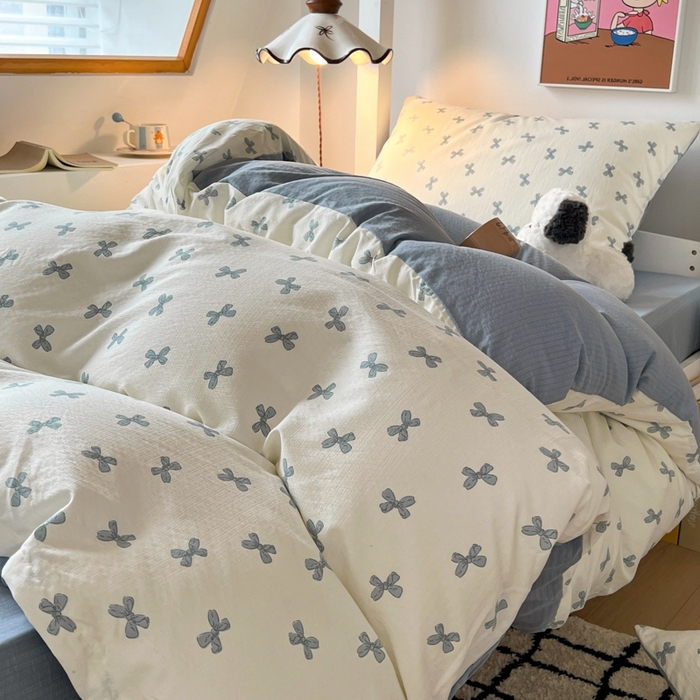 91家纺网 家纺一手货源 找家纺 妖妖家纺2025云感双层纱学生三件套 蓝结飘飘