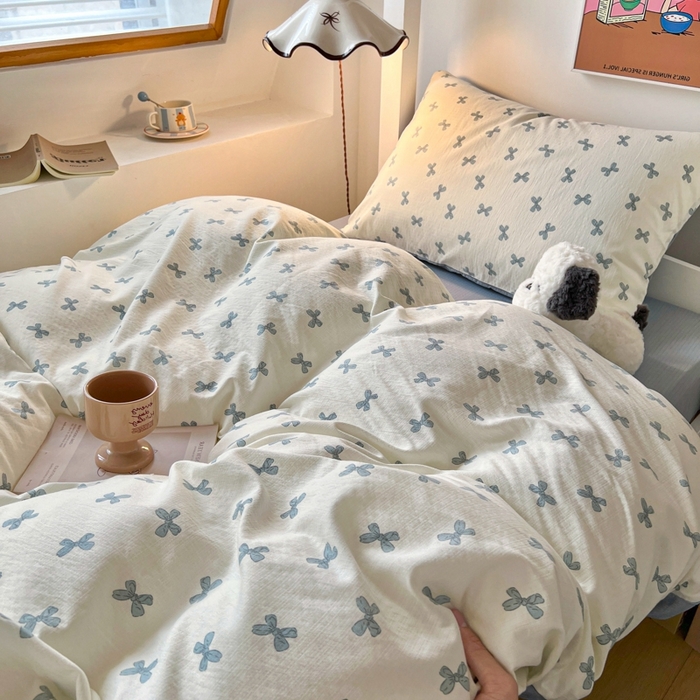 91家纺网 家纺一手货源 找家纺 妖妖家纺2025云感双层纱学生三件套 蓝结飘飘