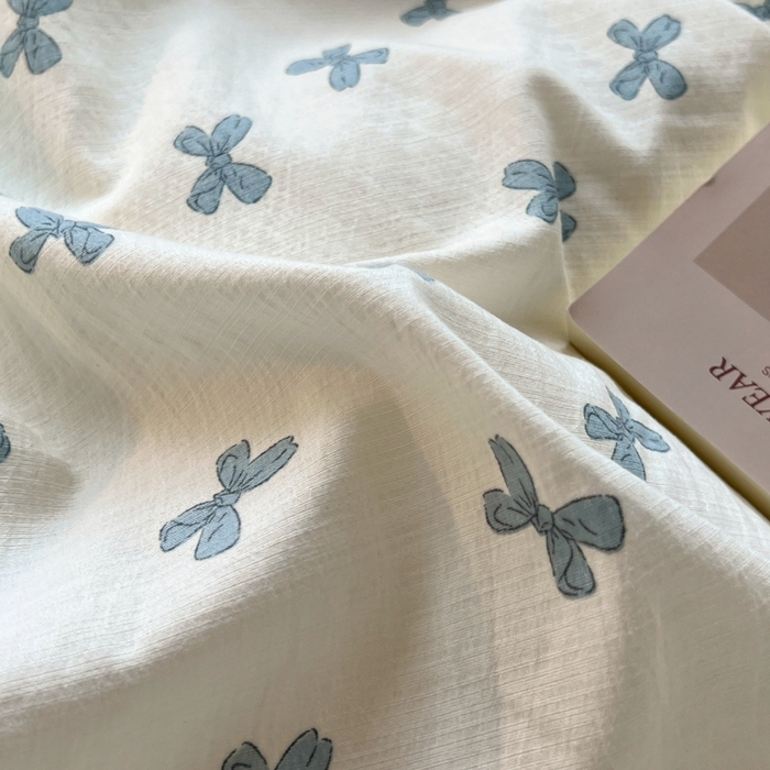 91家纺网 家纺一手货源 找家纺 妖妖家纺2025云感双层纱学生三件套 蓝结飘飘