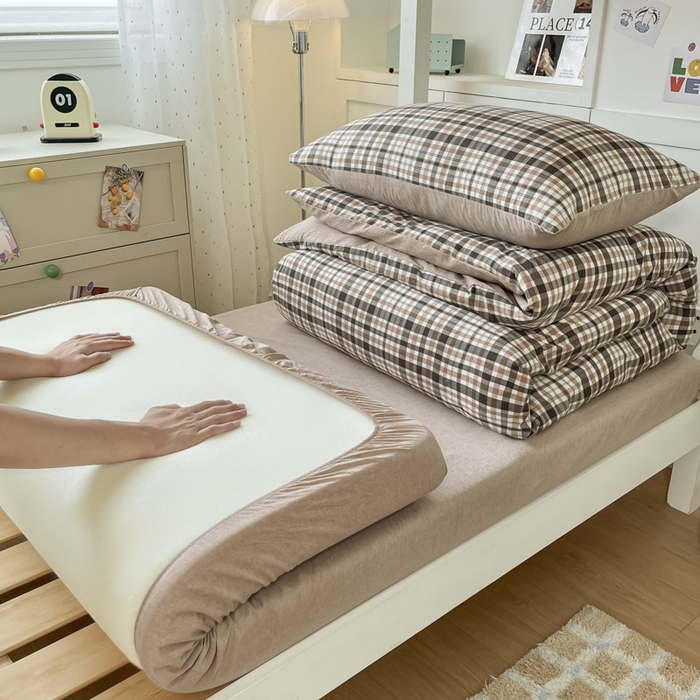 91家纺网 家纺一手货源 找家纺 ab家纺  2025新款40支A类水洗棉学生三件套 茶里-咖