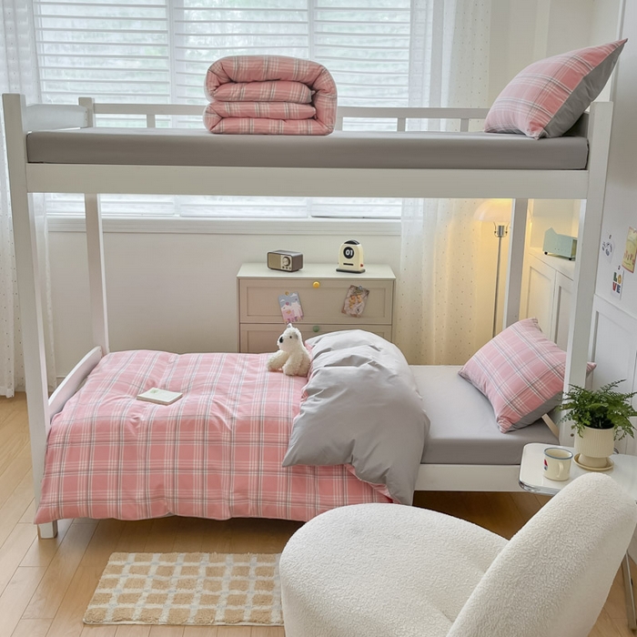 91家纺网 家纺一手货源 找家纺 ab家纺  2025新款40支A类水洗棉学生三件套 富士格-粉