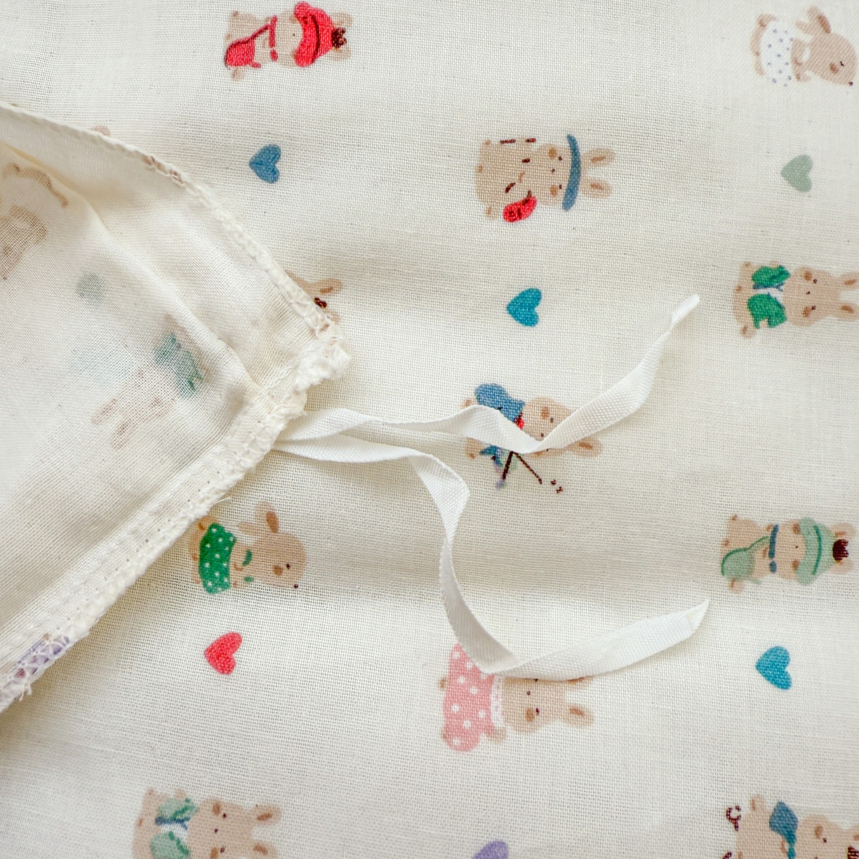 91家纺网 家纺一手货源 找家纺 简宜家居（朝初家纺） 2025新款幼儿园双层纱套件 彩色兔兔窝