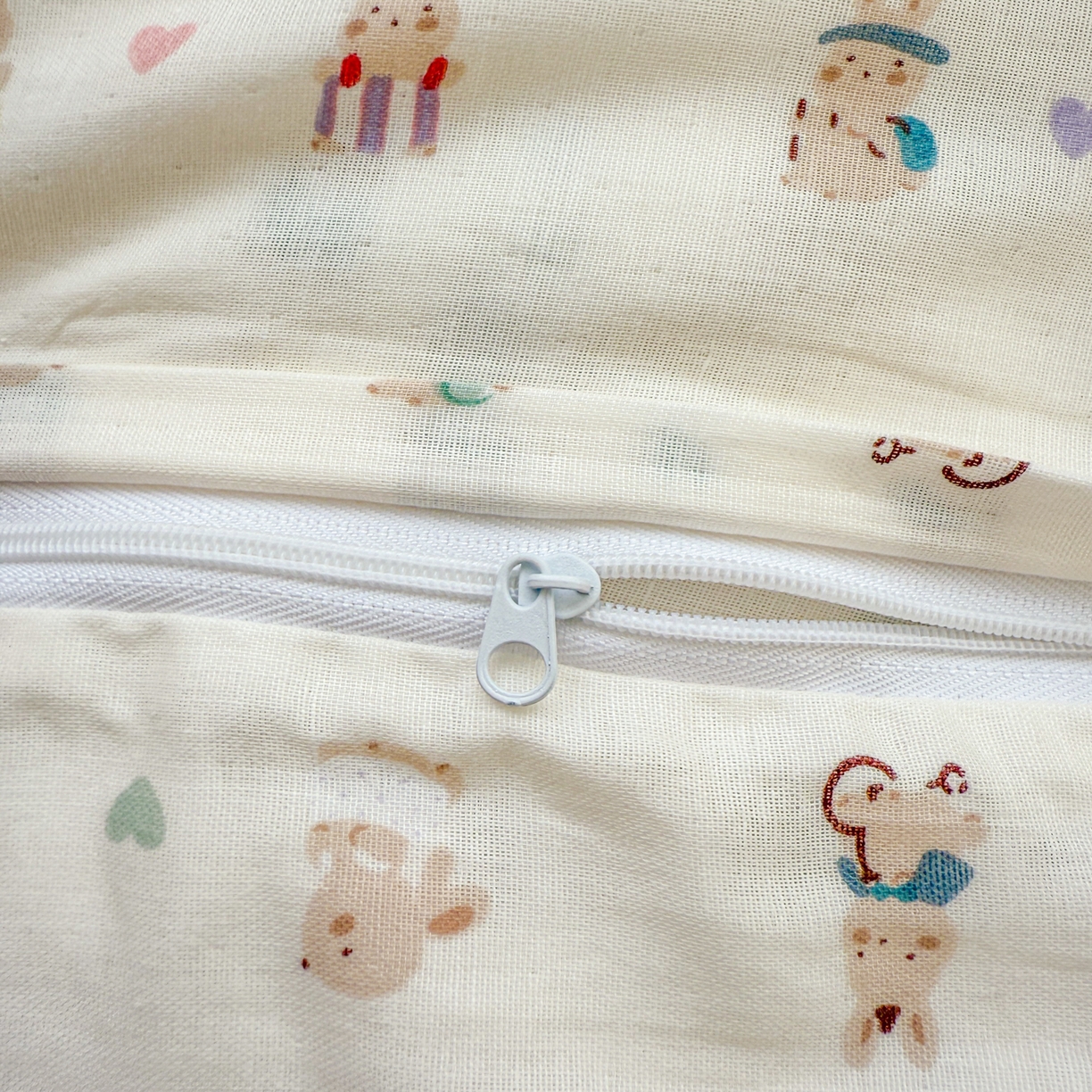 91家纺网 家纺一手货源 找家纺 简宜家居（朝初家纺） 2025新款幼儿园双层纱套件 彩色兔兔窝