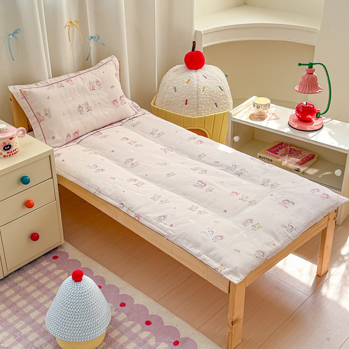 91家纺网 家纺一手货源 找家纺 简宜家居（朝初家纺） 2025新款幼儿园双层纱套件 粉萌伙伴