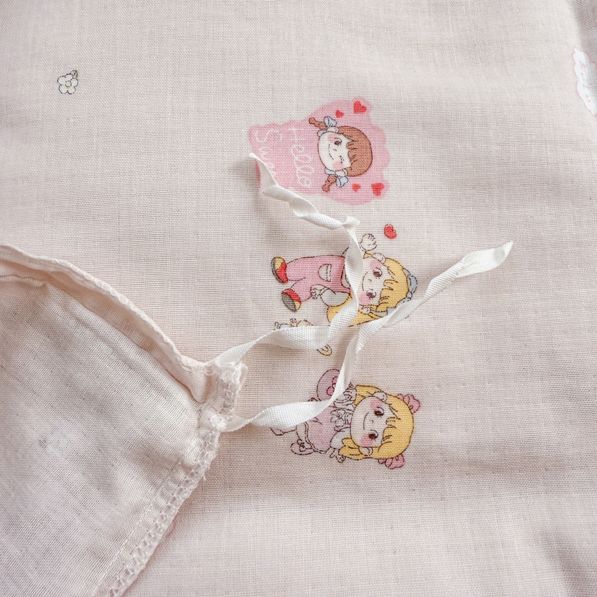 91家纺网 家纺一手货源 找家纺 简宜家居（朝初家纺） 2025新款幼儿园双层纱套件 粉萌伙伴