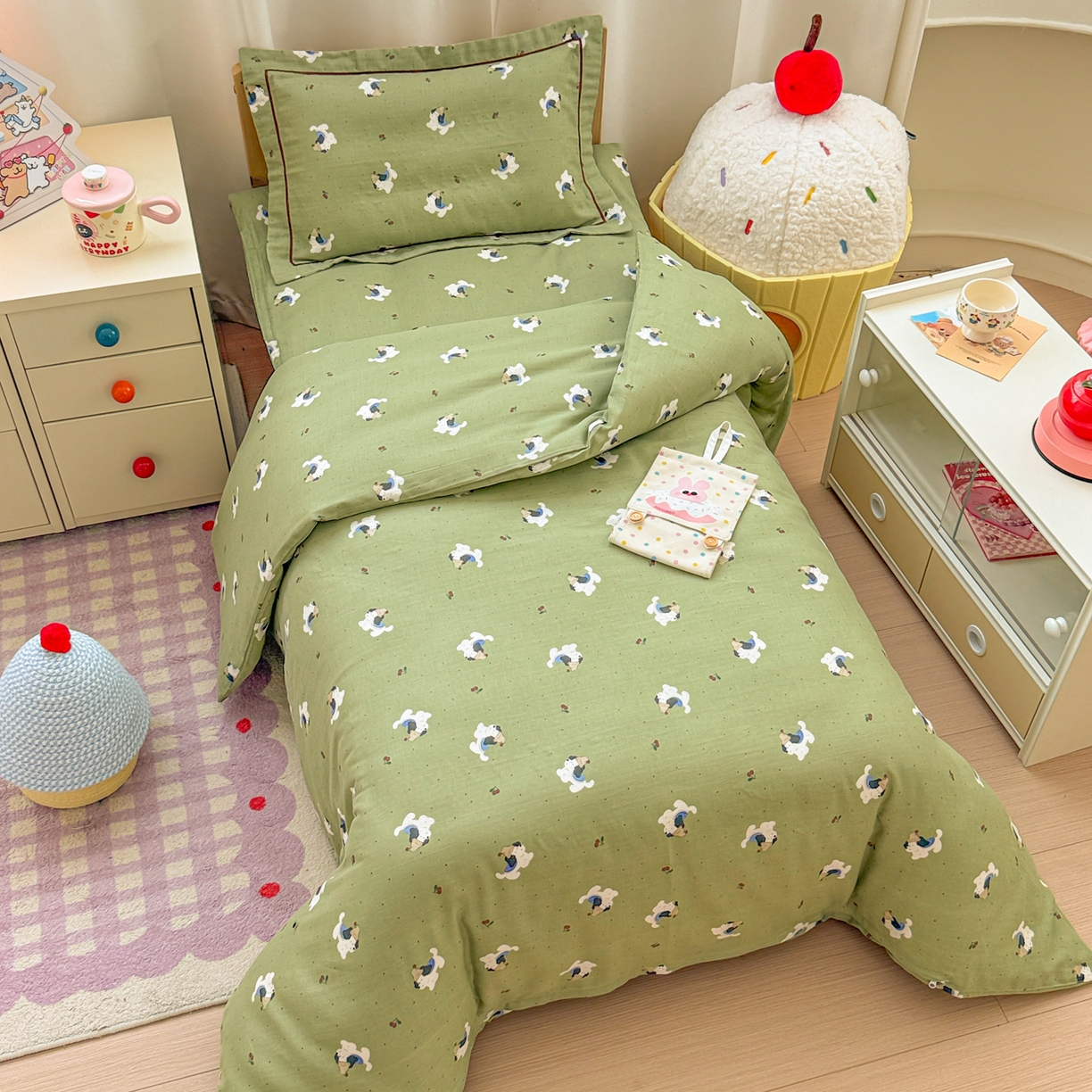 91家纺网 家纺一手货源 找家纺 简宜家居（朝初家纺） 2025新款幼儿园双层纱套件 狗狗踏青