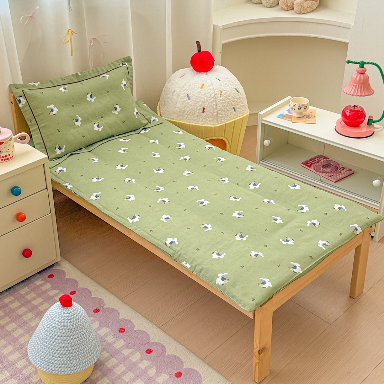 91家纺网 家纺一手货源 找家纺 简宜家居（朝初家纺） 2025新款幼儿园双层纱套件 狗狗踏青