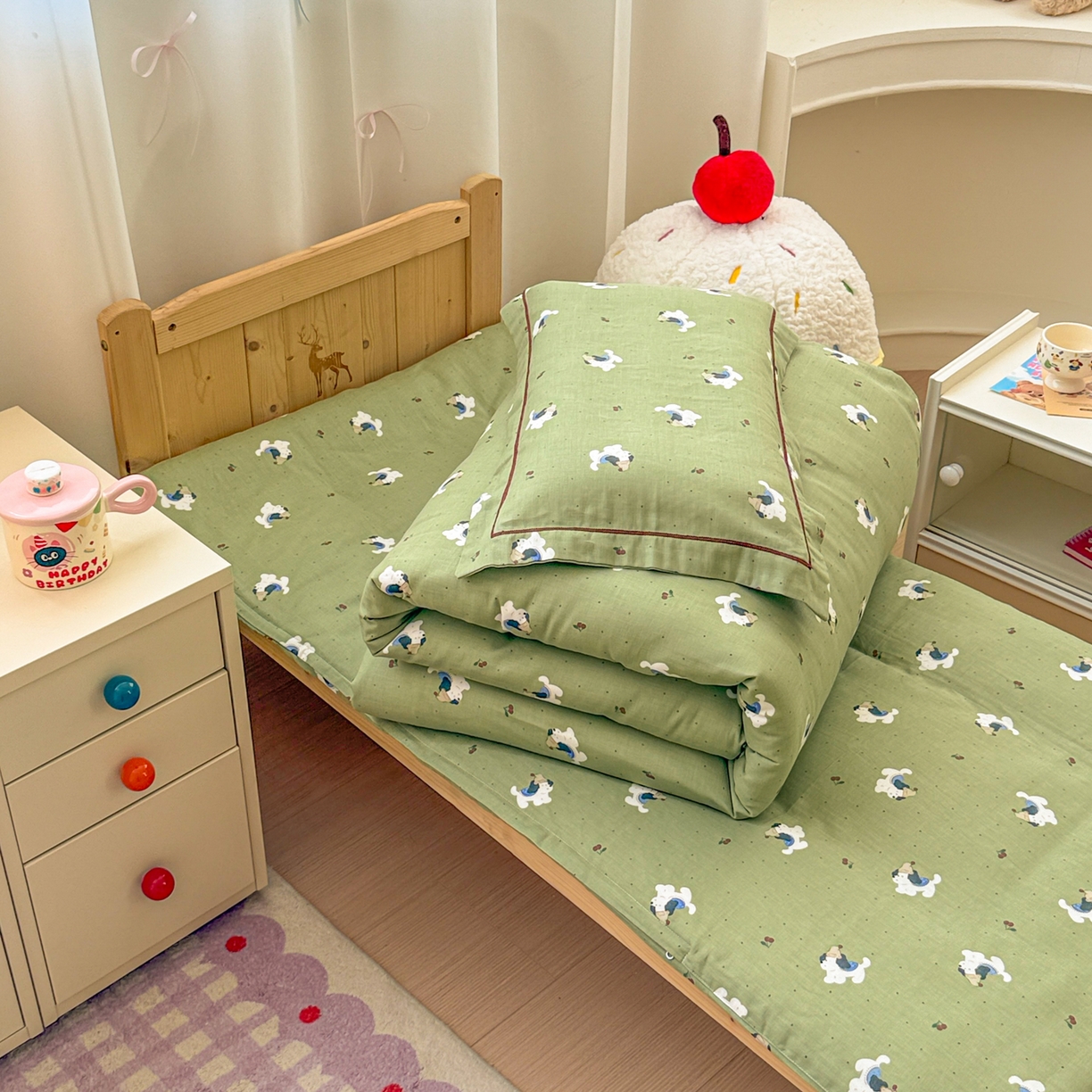 91家纺网 家纺一手货源 找家纺 简宜家居（朝初家纺） 2025新款幼儿园双层纱套件 狗狗踏青