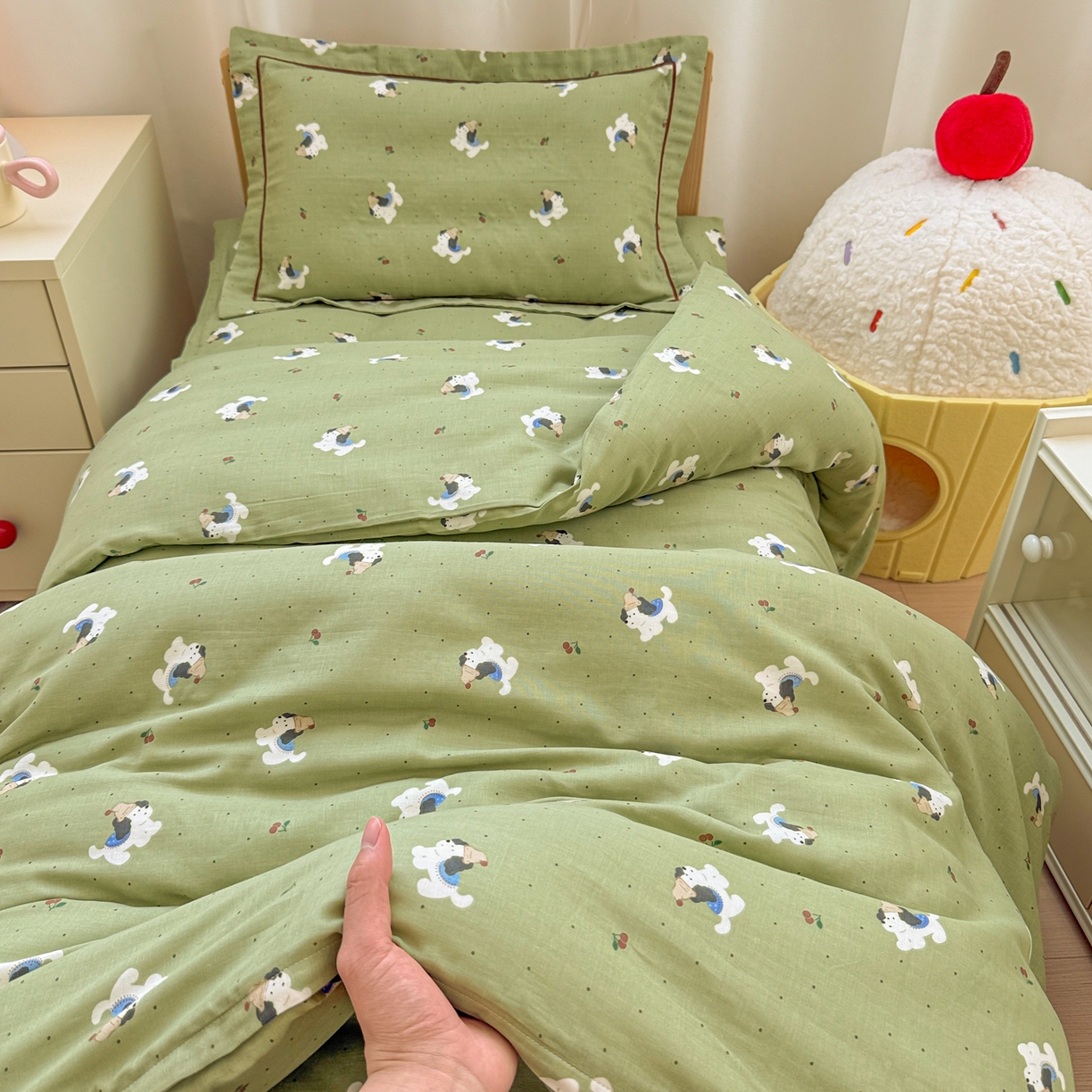 91家纺网 家纺一手货源 找家纺 简宜家居（朝初家纺） 2025新款幼儿园双层纱套件 狗狗踏青