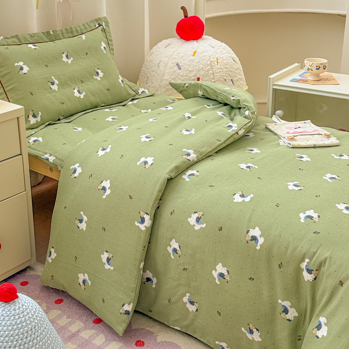 91家纺网 家纺一手货源 找家纺 简宜家居（朝初家纺） 2025新款幼儿园双层纱套件 狗狗踏青