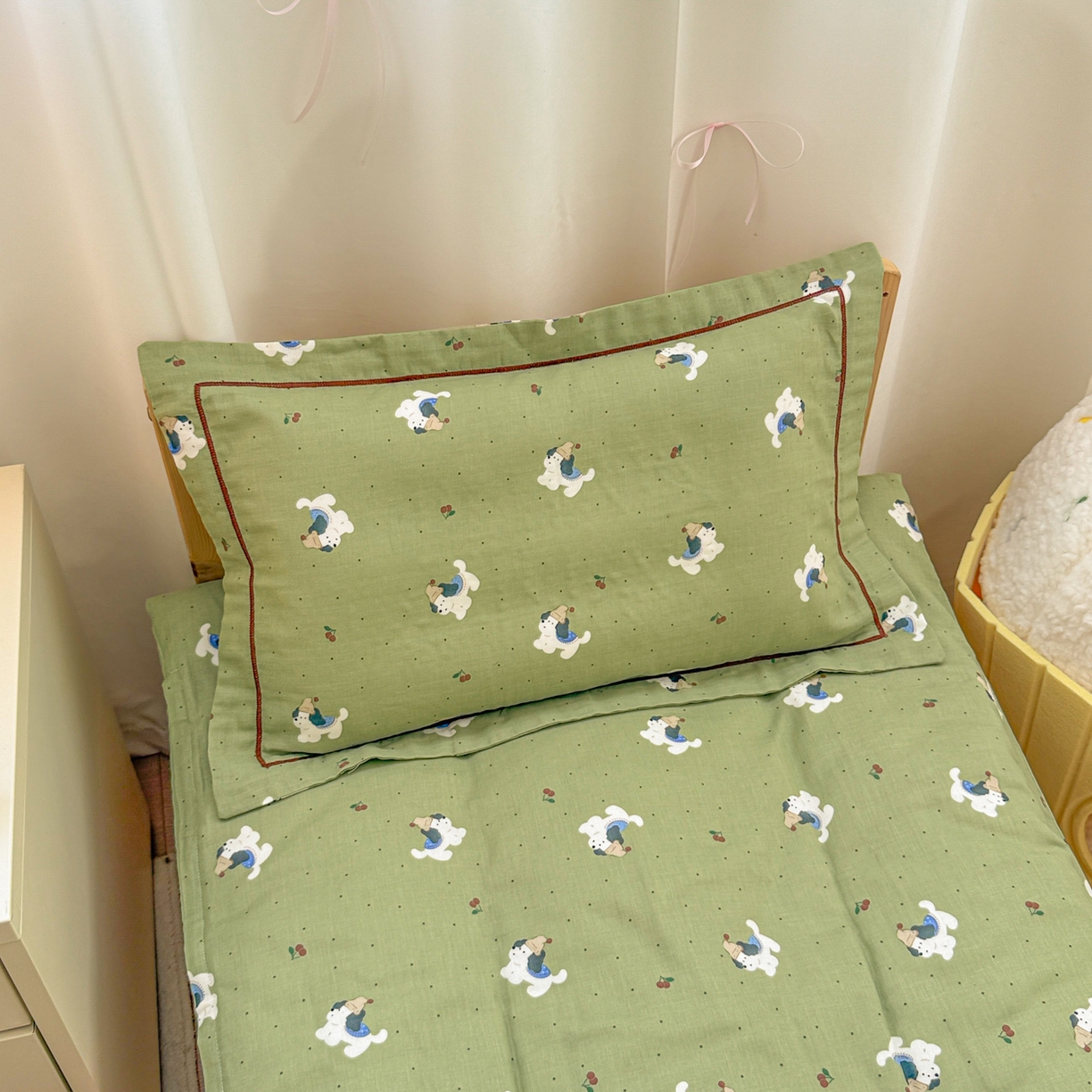 91家纺网 家纺一手货源 找家纺 简宜家居（朝初家纺） 2025新款幼儿园双层纱套件 狗狗踏青