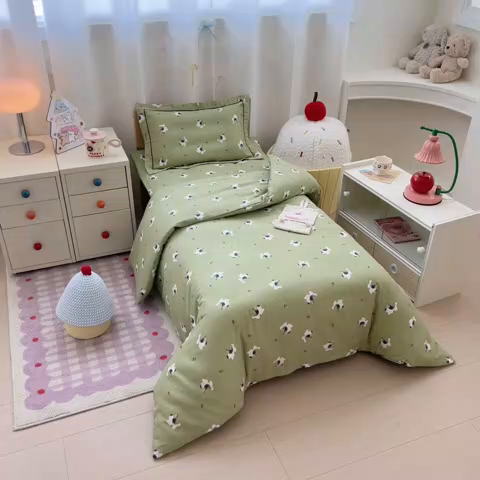 91家纺网 家纺一手货源 找家纺 简宜家居（朝初家纺） 2025新款幼儿园双层纱套件 狗狗踏青