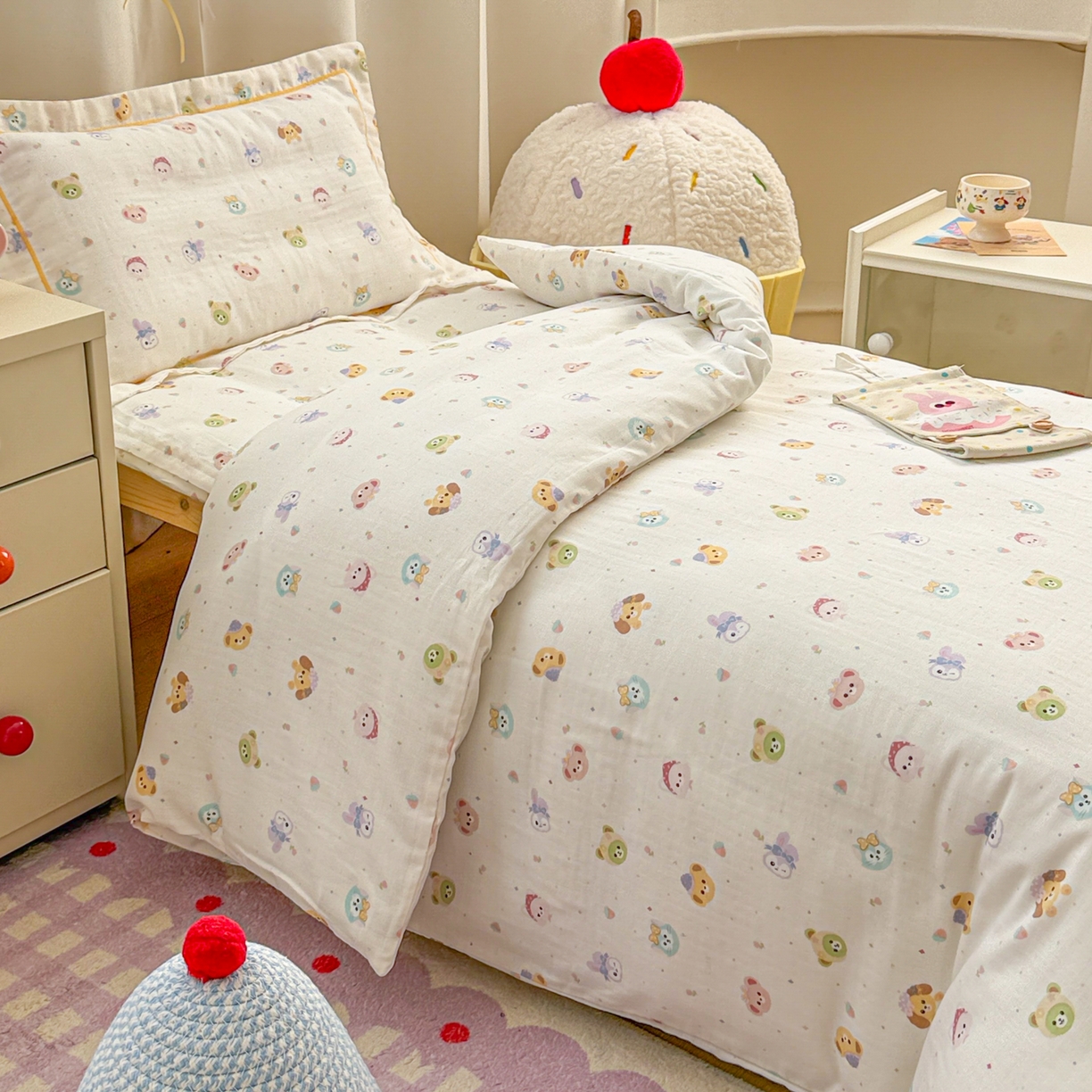 91家纺网 家纺一手货源 找家纺 简宜家居（朝初家纺） 2025新款幼儿园双层纱套件 萌友-奶白