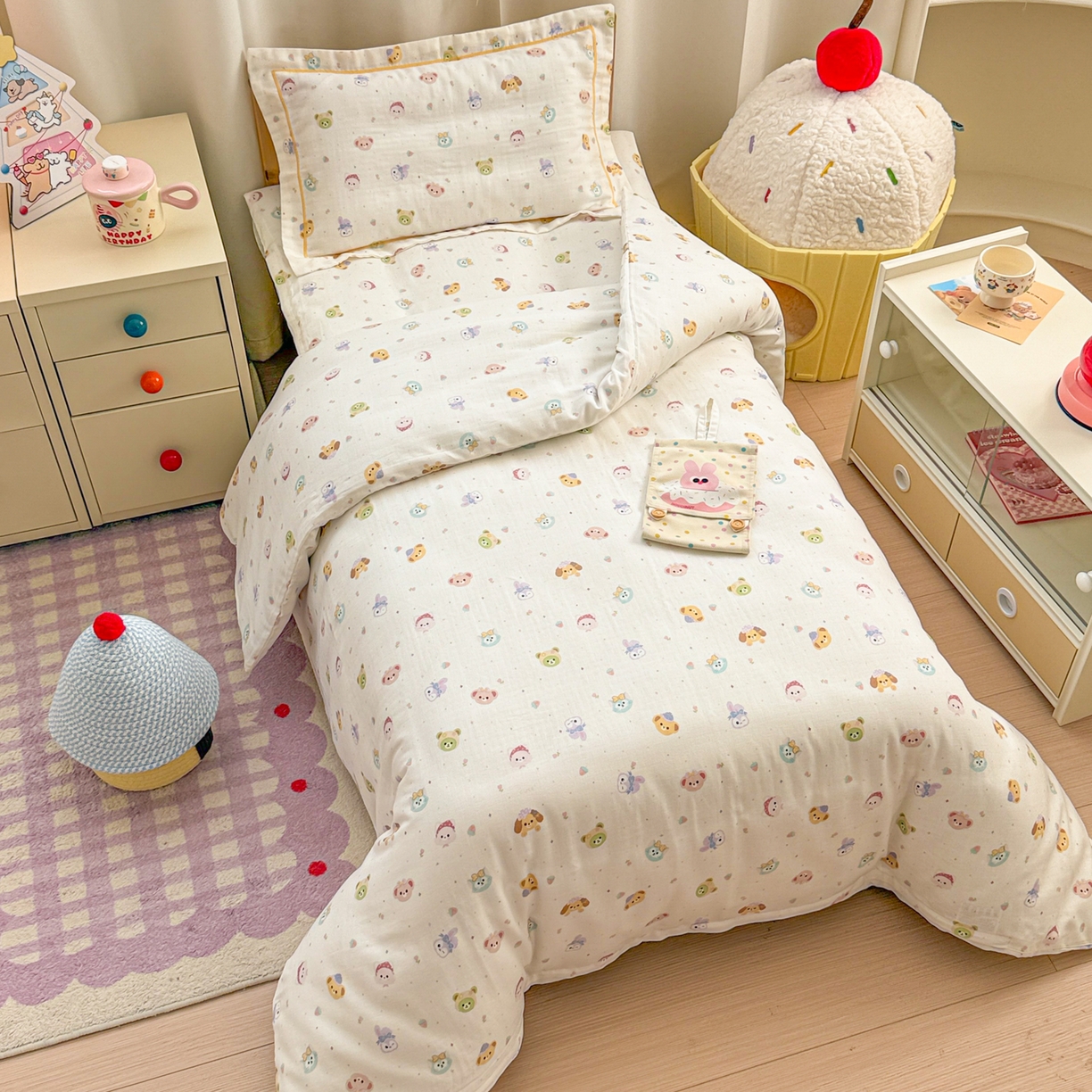 91家纺网 家纺一手货源 找家纺 简宜家居（朝初家纺） 2025新款幼儿园双层纱套件 萌友-奶白