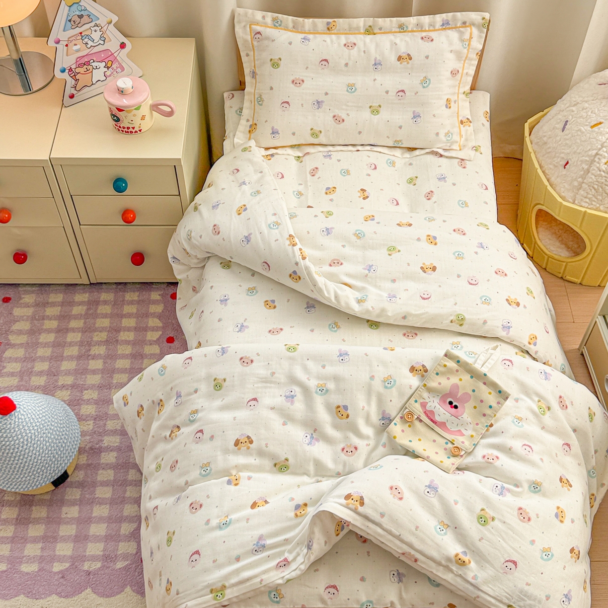 91家纺网 家纺一手货源 找家纺 简宜家居（朝初家纺） 2025新款幼儿园双层纱套件 萌友-奶白