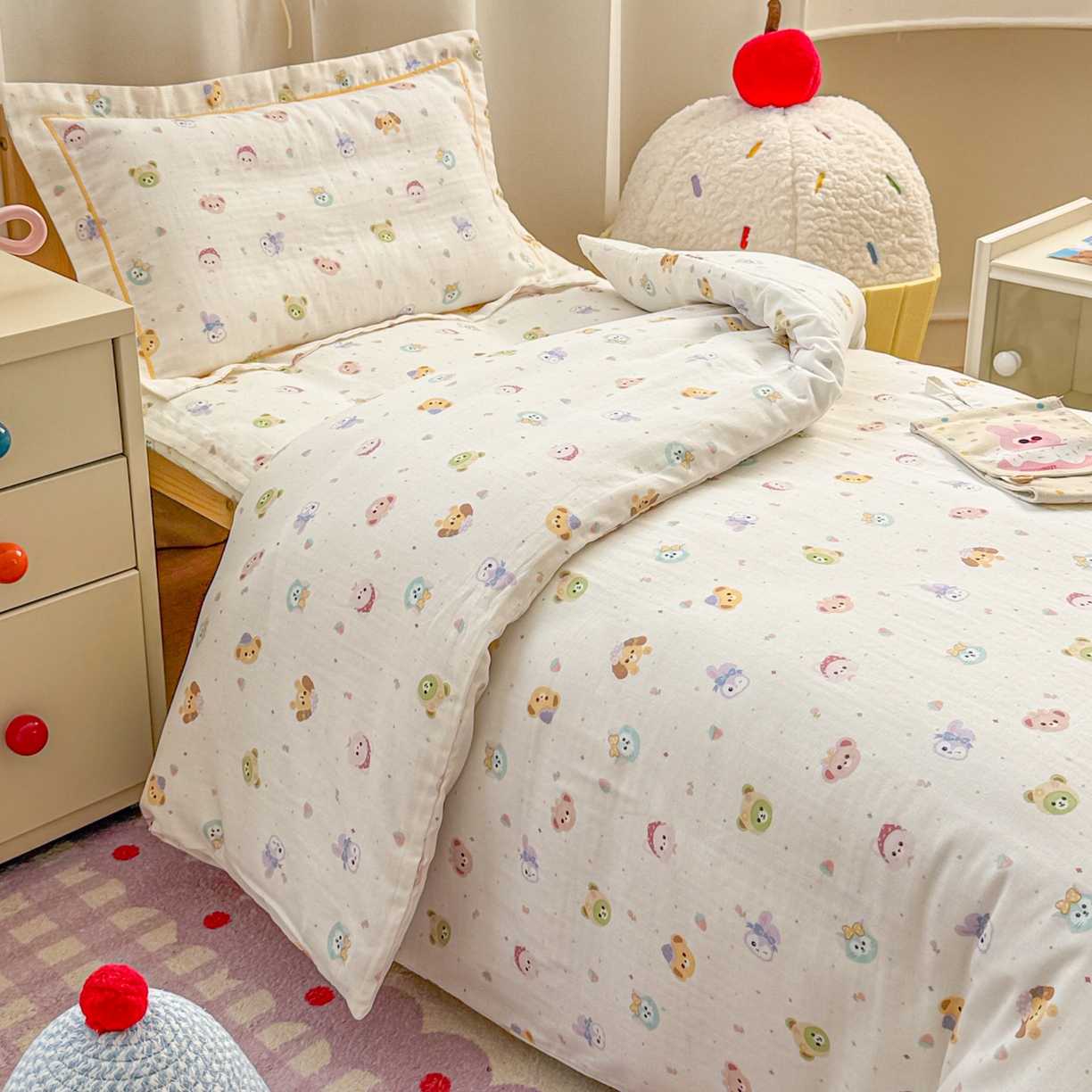 91家纺网 家纺一手货源 找家纺 简宜家居（朝初家纺） 2025新款幼儿园双层纱套件 萌友-奶白