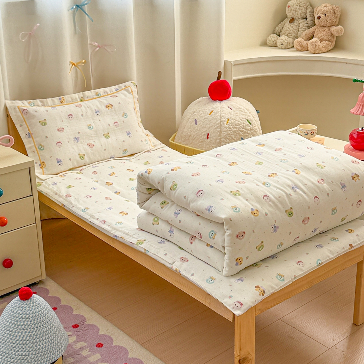 91家纺网 家纺一手货源 找家纺 简宜家居（朝初家纺） 2025新款幼儿园双层纱套件 萌友-奶白