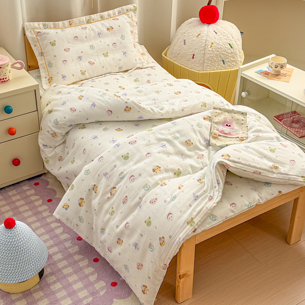 91家纺网 家纺一手货源 找家纺 简宜家居（朝初家纺） 2025新款幼儿园双层纱套件 萌友-奶白