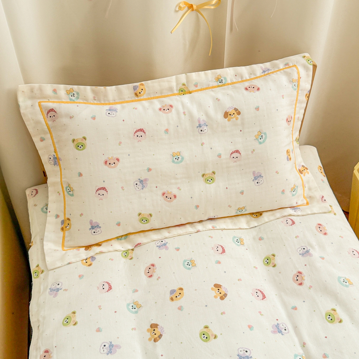 91家纺网 家纺一手货源 找家纺 简宜家居（朝初家纺） 2025新款幼儿园双层纱套件 萌友-奶白