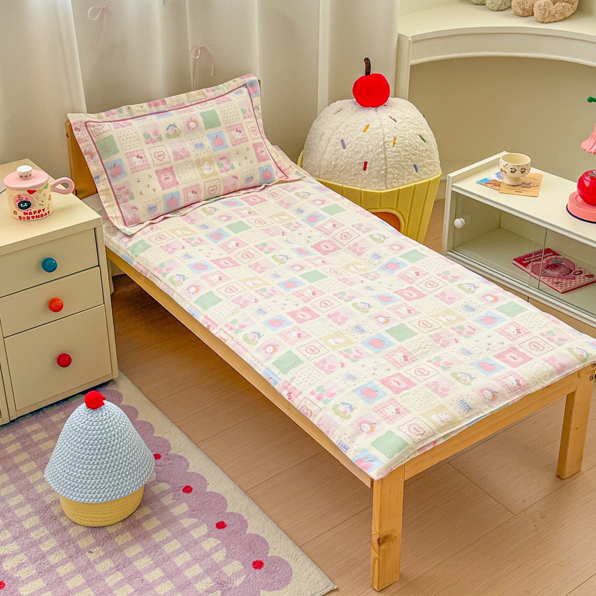 91家纺网 家纺一手货源 找家纺 简宜家居（朝初家纺） 2025新款幼儿园双层纱套件 拼格童话