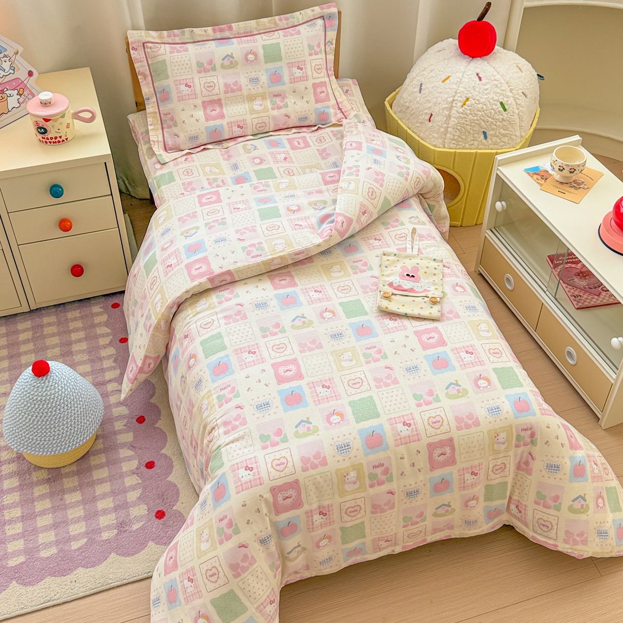 91家纺网 家纺一手货源 找家纺 简宜家居（朝初家纺） 2025新款幼儿园双层纱套件 拼格童话