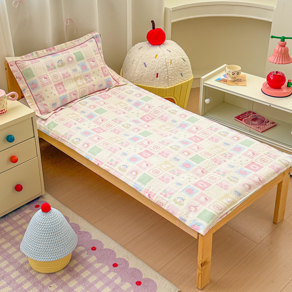 91家纺网 家纺一手货源 找家纺 简宜家居（朝初家纺） 2025新款幼儿园双层纱套件 拼格童话