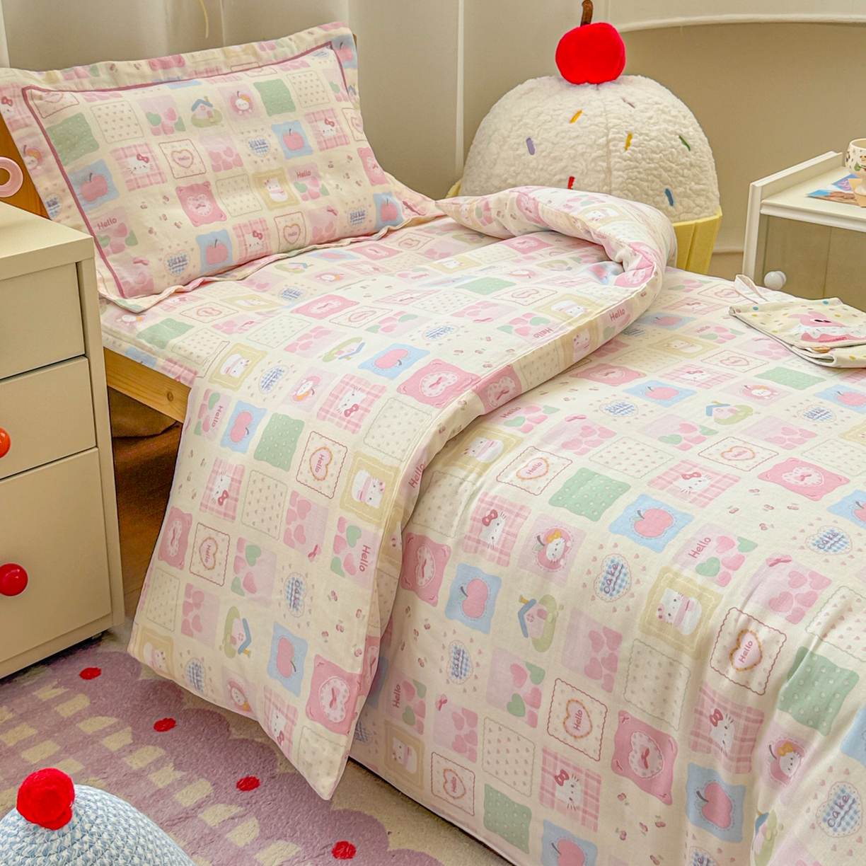 91家纺网 家纺一手货源 找家纺 简宜家居（朝初家纺） 2025新款幼儿园双层纱套件 拼格童话