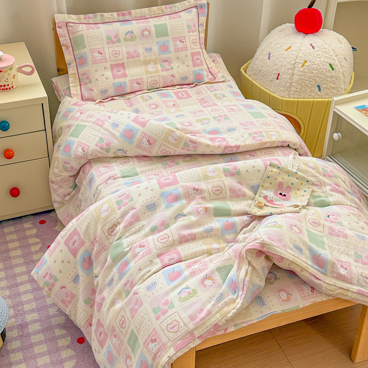 91家纺网 家纺一手货源 找家纺 简宜家居（朝初家纺） 2025新款幼儿园双层纱套件 拼格童话