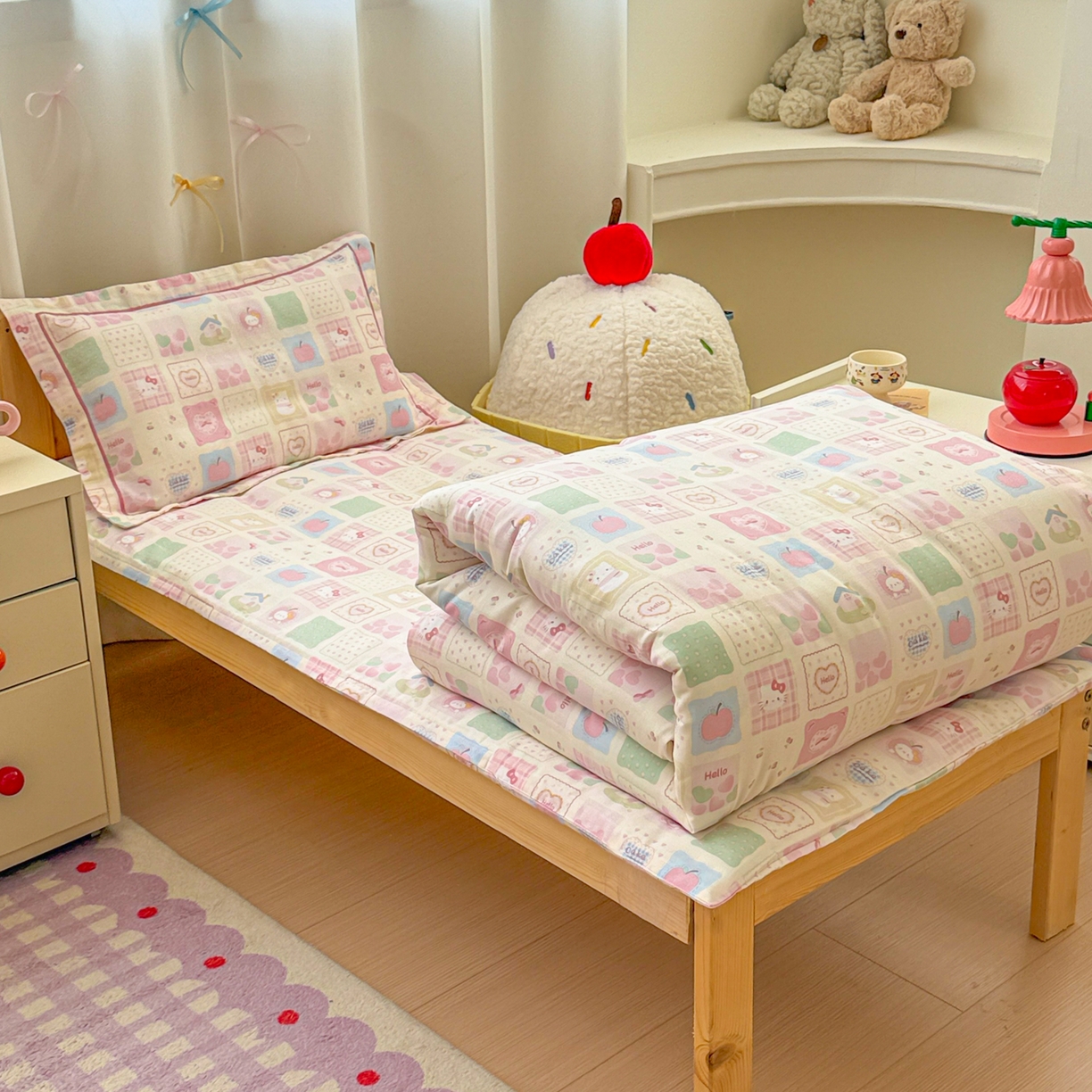 91家纺网 家纺一手货源 找家纺 简宜家居（朝初家纺） 2025新款幼儿园双层纱套件 拼格童话