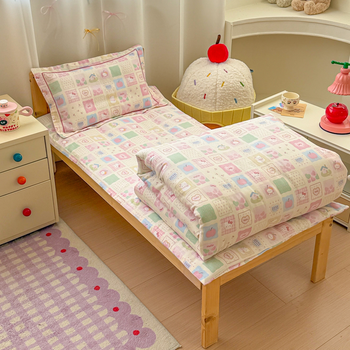 91家纺网 家纺一手货源 找家纺 简宜家居（朝初家纺） 2025新款幼儿园双层纱套件 拼格童话