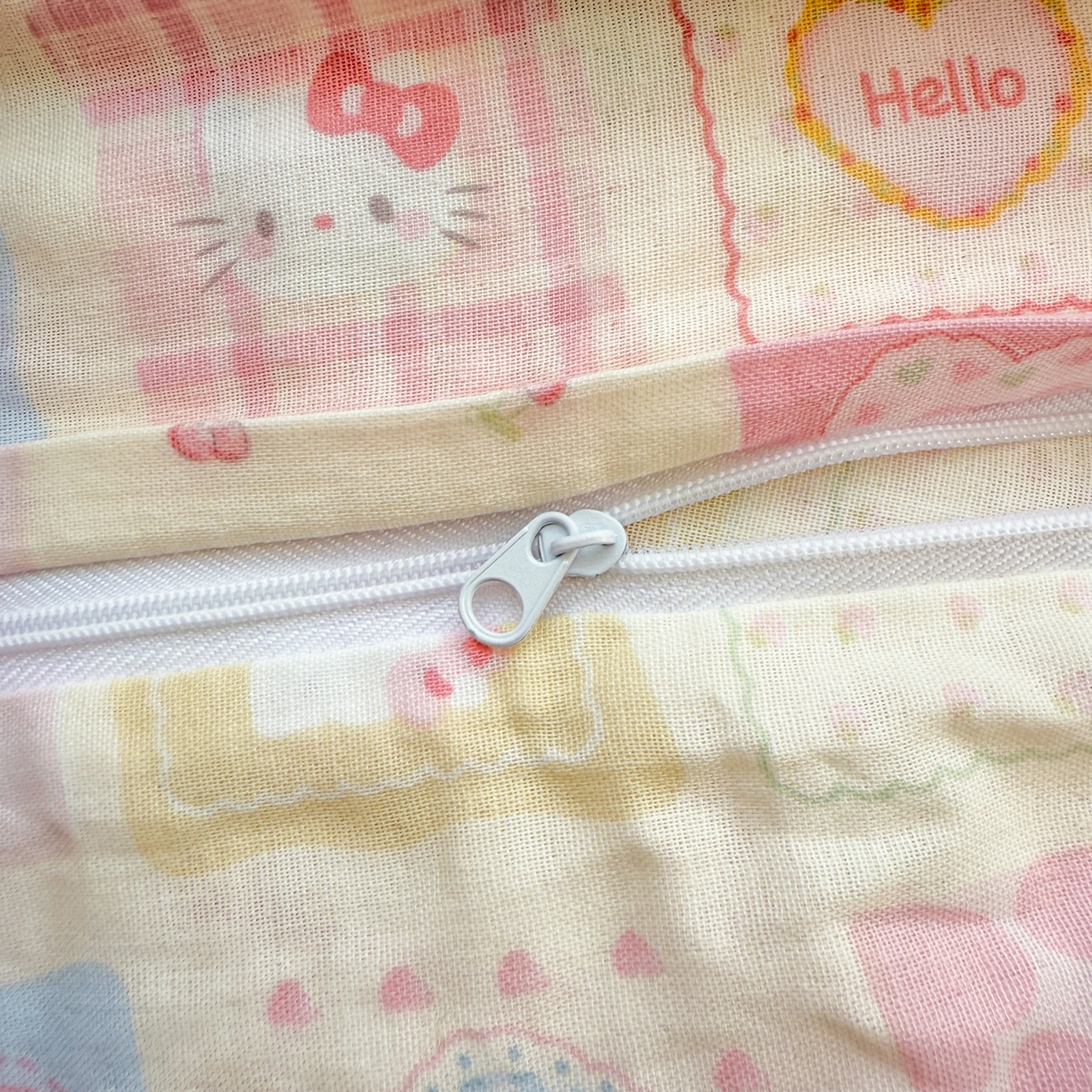 91家纺网 家纺一手货源 找家纺 简宜家居（朝初家纺） 2025新款幼儿园双层纱套件 拼格童话