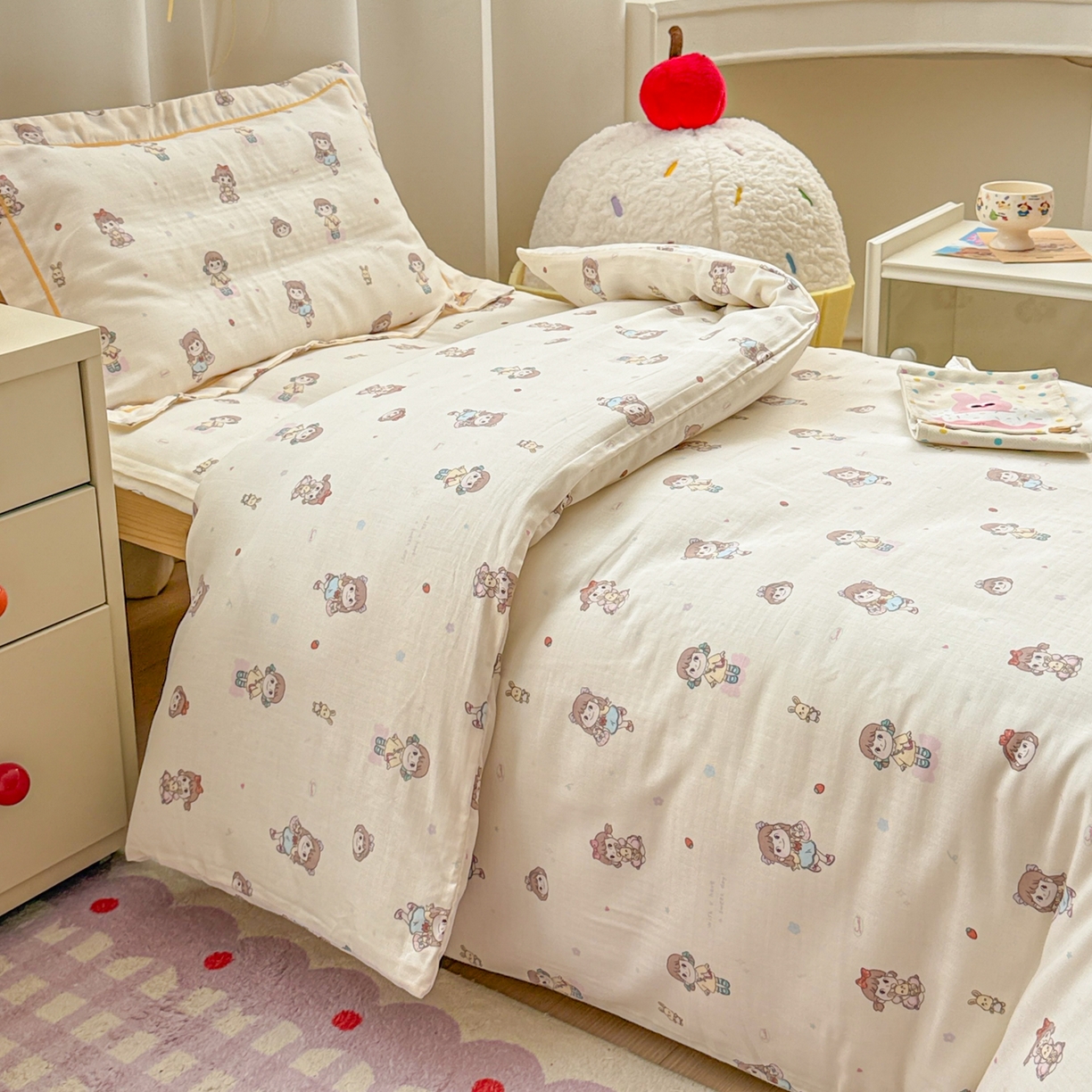 91家纺网 家纺一手货源 找家纺 简宜家居（朝初家纺） 2025新款幼儿园双层纱套件 稚趣女孩