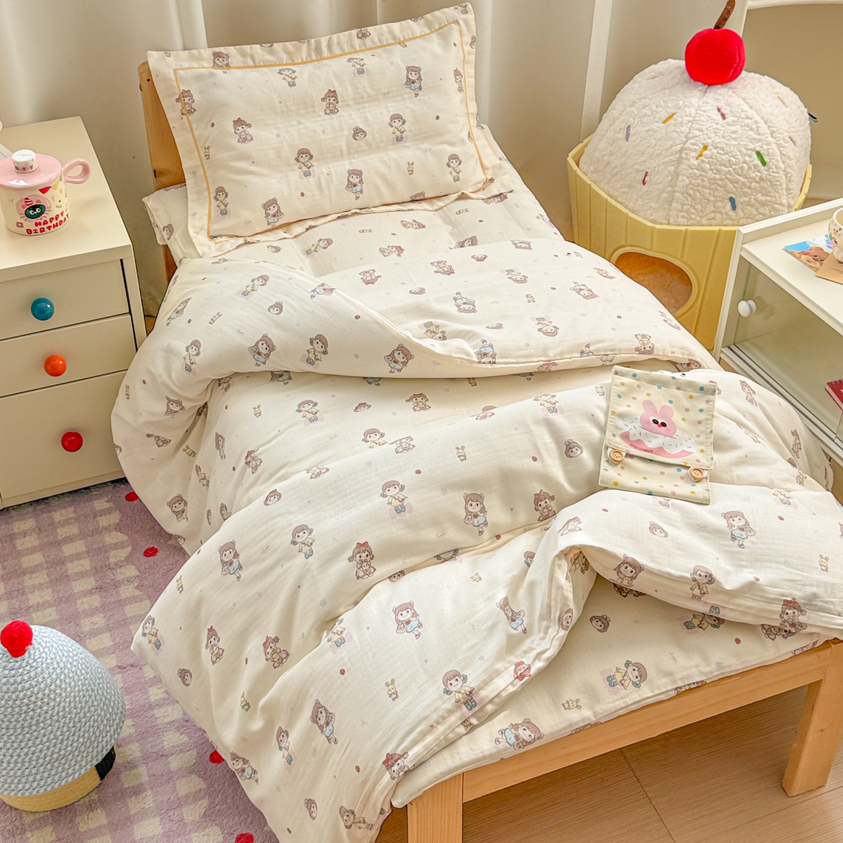 91家纺网 家纺一手货源 找家纺 简宜家居（朝初家纺） 2025新款幼儿园双层纱套件 稚趣女孩