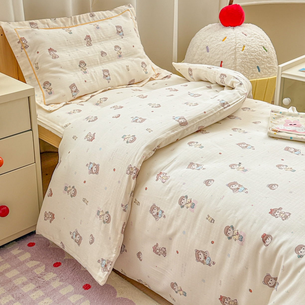 91家纺网 家纺一手货源 找家纺 简宜家居（朝初家纺） 2025新款幼儿园双层纱套件 稚趣女孩