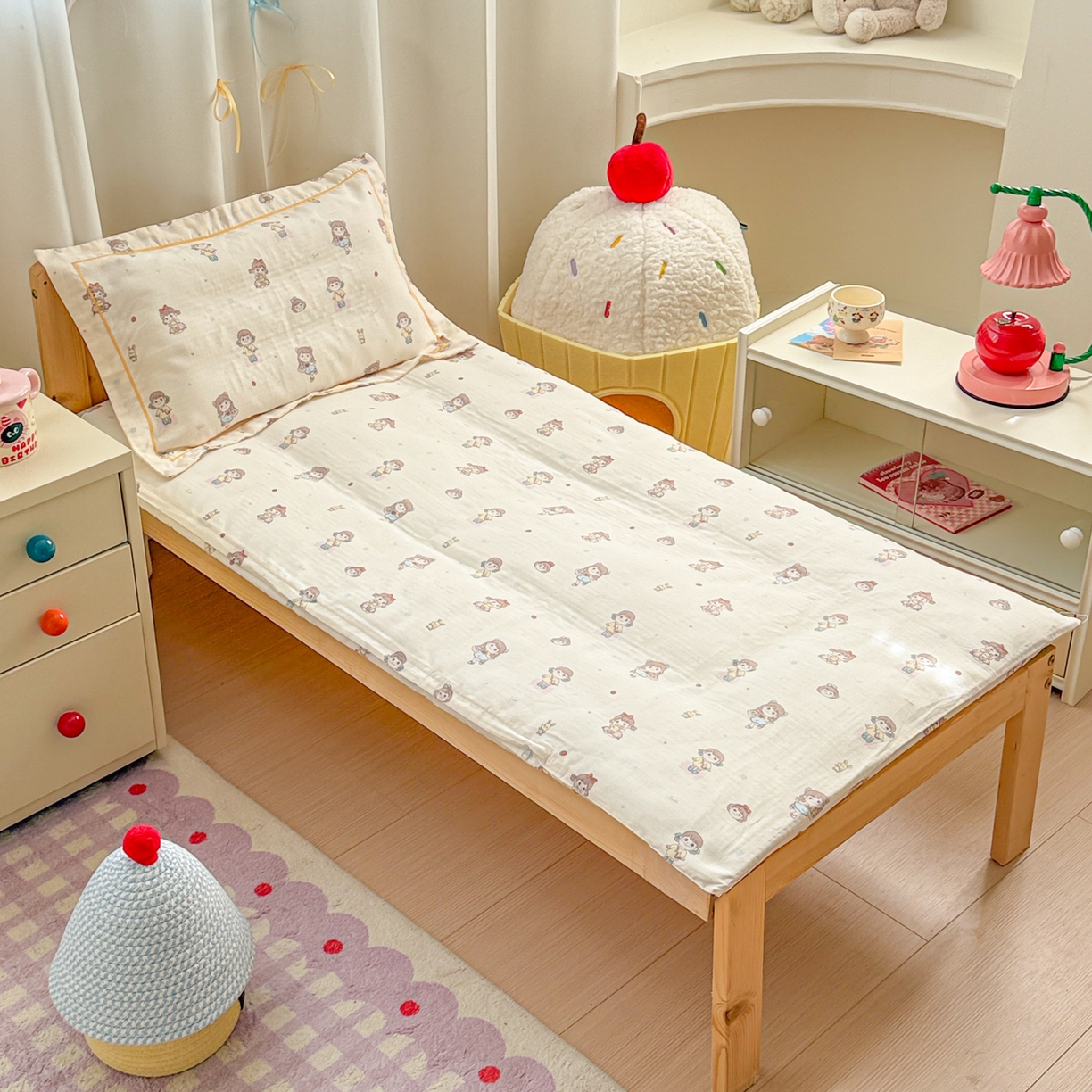 91家纺网 家纺一手货源 找家纺 简宜家居（朝初家纺） 2025新款幼儿园双层纱套件 稚趣女孩