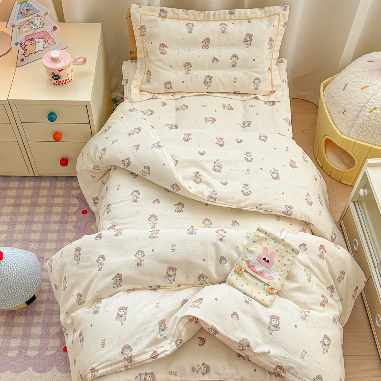 91家纺网 家纺一手货源 找家纺 简宜家居（朝初家纺） 2025新款幼儿园双层纱套件 稚趣女孩