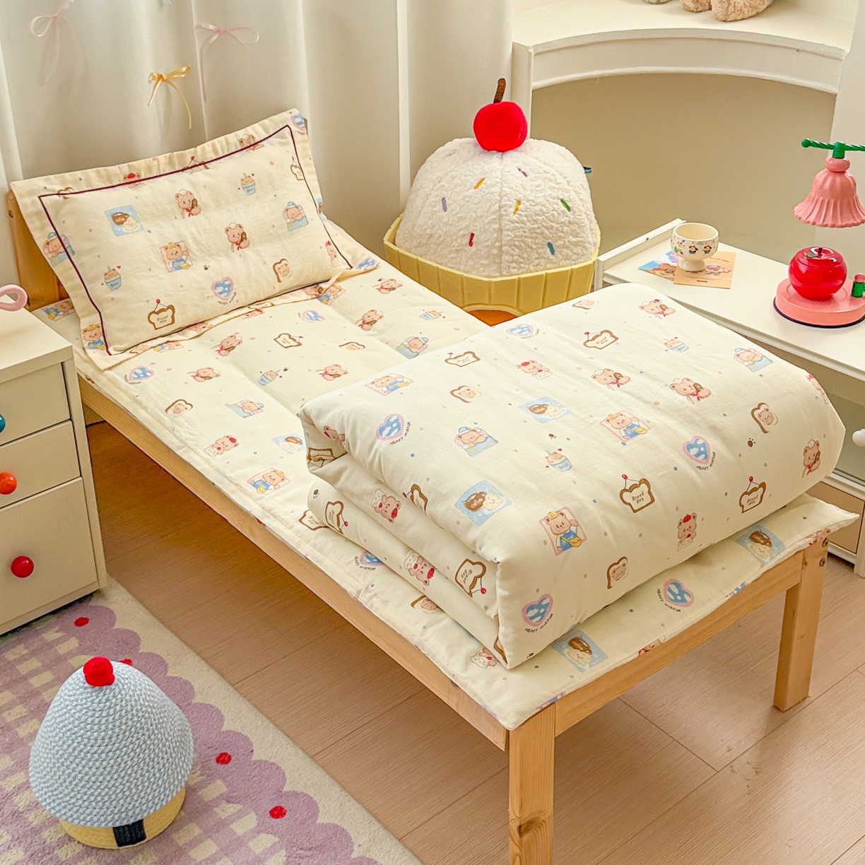 91家纺网 家纺一手货源 找家纺 简宜家居（朝初家纺） 2025新款幼儿园双层纱套件 fu fu 熊