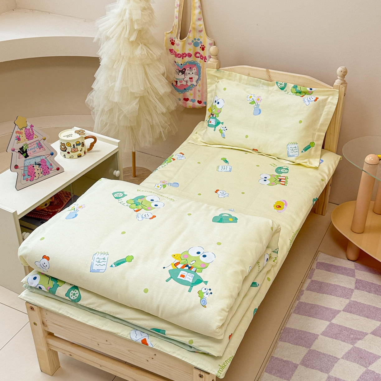 91家纺网 家纺一手货源 找家纺 简宜家居（朝初家纺） 2025新款三丽鸥花型幼儿园套件 可洛比