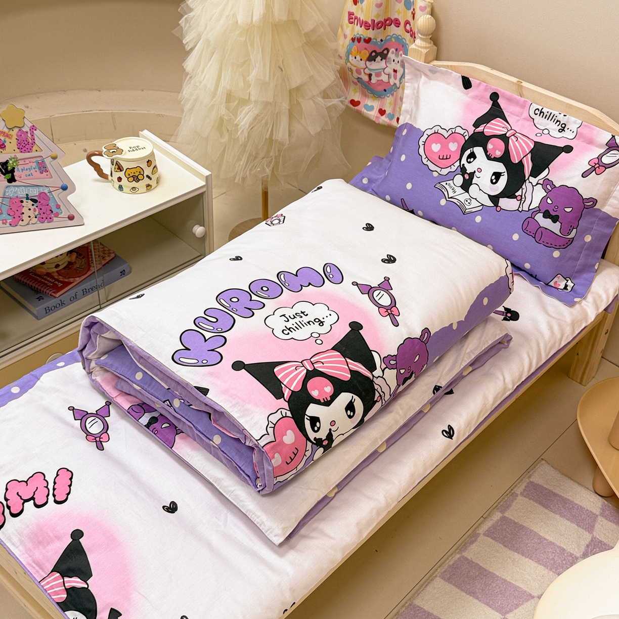 91家纺网 家纺一手货源 找家纺 简宜家居（朝初家纺） 2025新款三丽鸥花型幼儿园套件 库洛米紫