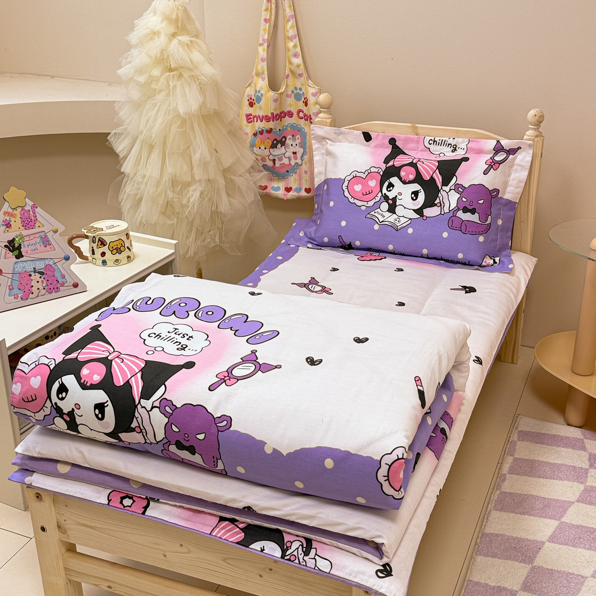 91家纺网 家纺一手货源 找家纺 简宜家居（朝初家纺） 2025新款三丽鸥花型幼儿园套件 库洛米紫