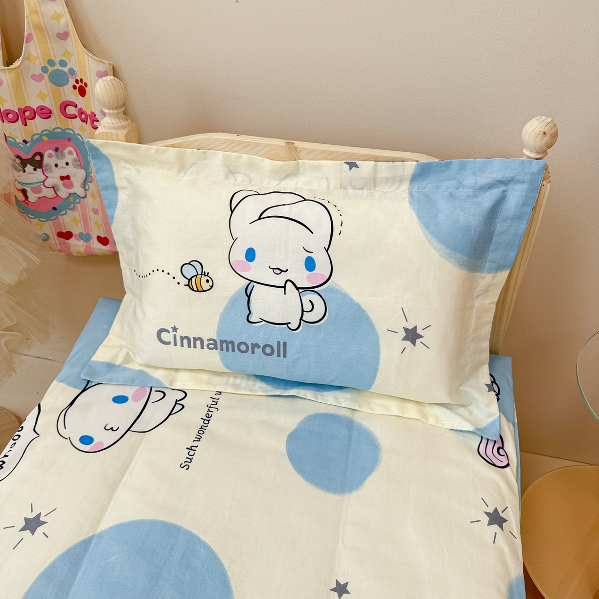 91家纺网 家纺一手货源 找家纺 简宜家居（朝初家纺） 2025新款三丽鸥花型幼儿园套件 玉桂狗