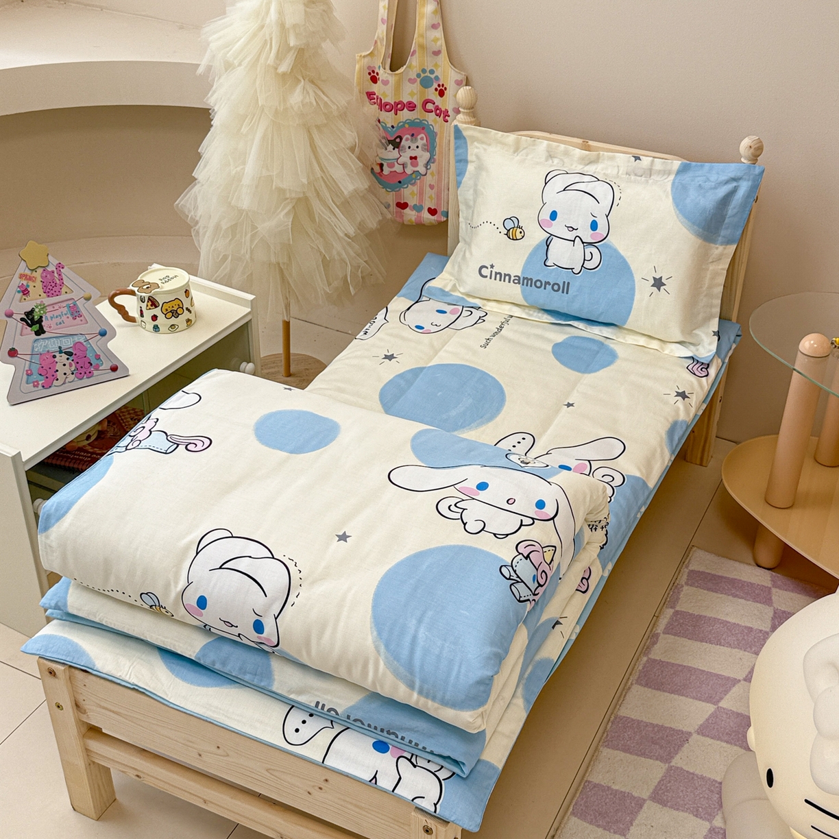 91家纺网 家纺一手货源 找家纺 简宜家居（朝初家纺） 2025新款三丽鸥花型幼儿园套件 玉桂狗