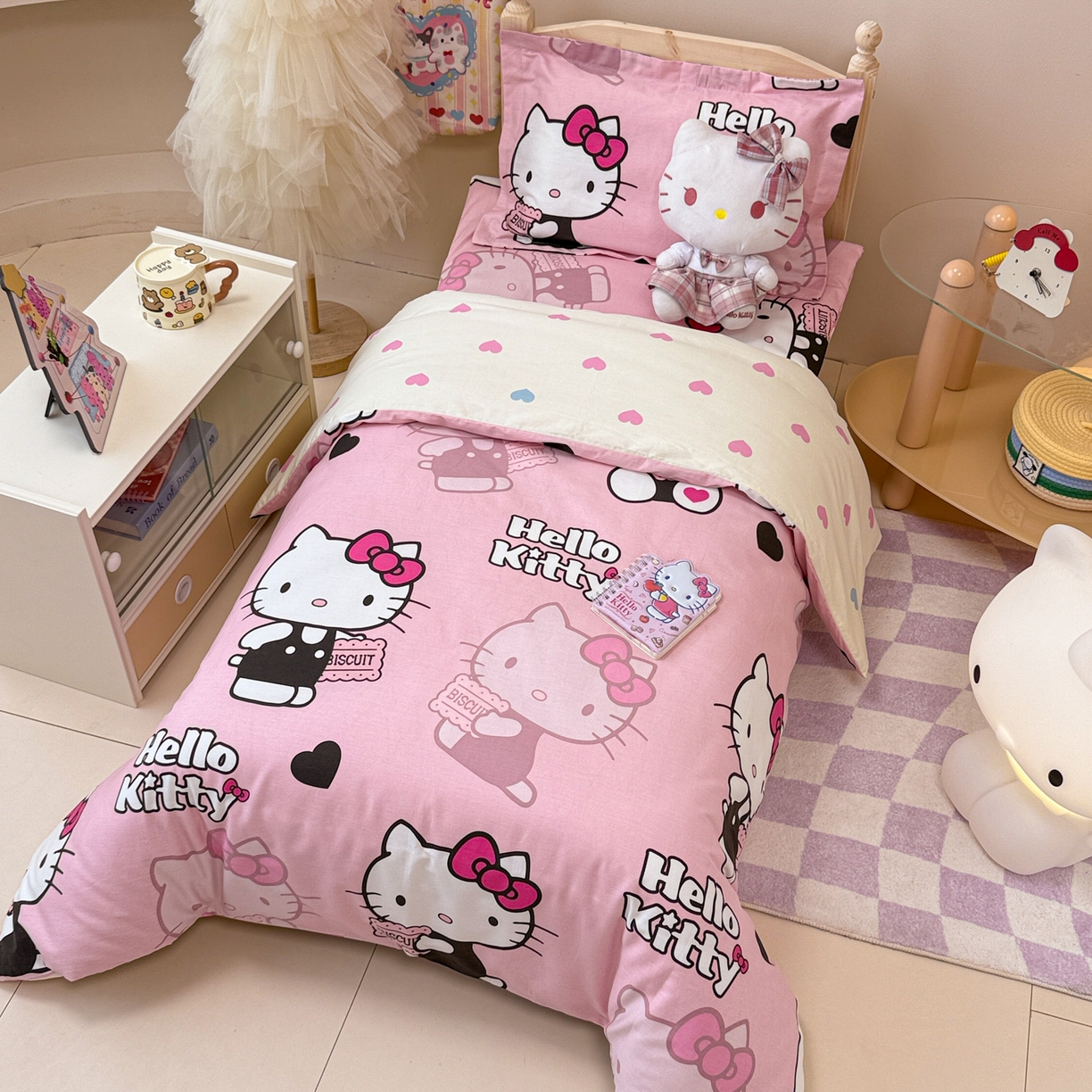 91家纺网 家纺一手货源 找家纺 简宜家居（朝初家纺） 2025新款三丽鸥花型幼儿园套件 kitty粉